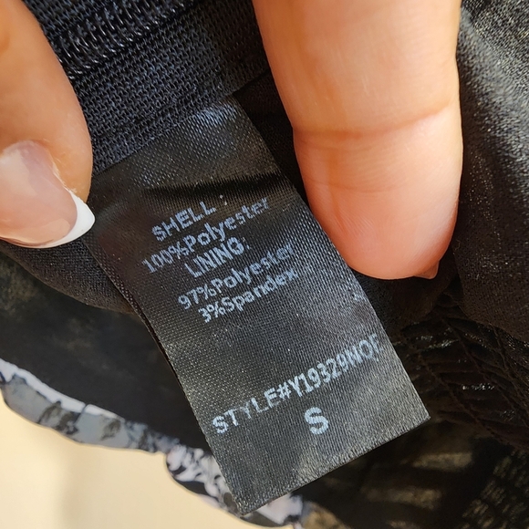 J.Roberts Women's Short Sleeves Smocked Blouse size S - Picture 10 of 11